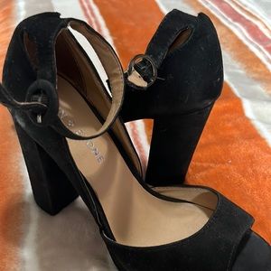 sun + stone black women’s heels size 6